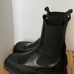 Ganni Chelsea Boots, size 38 (US 7-7.5)